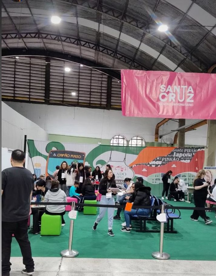 Estudantes de Pedagogia da Santa Cruz realizam ação extensionista em homenagem ao Dia das Mães