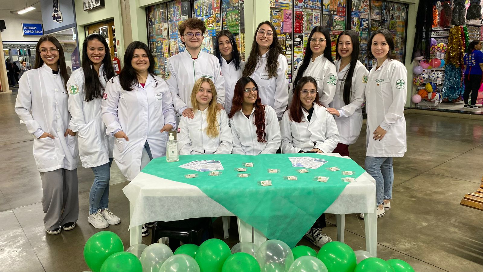 Grupo de extensão da Santa Cruz promove prevenção de hipertensão e diabetes no Mercado Municipal Capão Raso