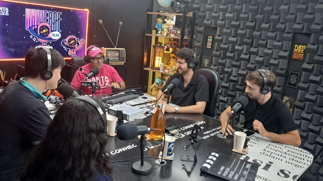 Santa Cruz Centro Universitário grava podcast sobre oportunidades de intercâmbio e vivência internacional